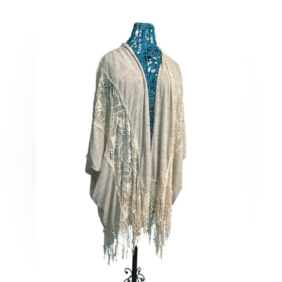 Sloane Rouge Kimono - Picture 3 of 5